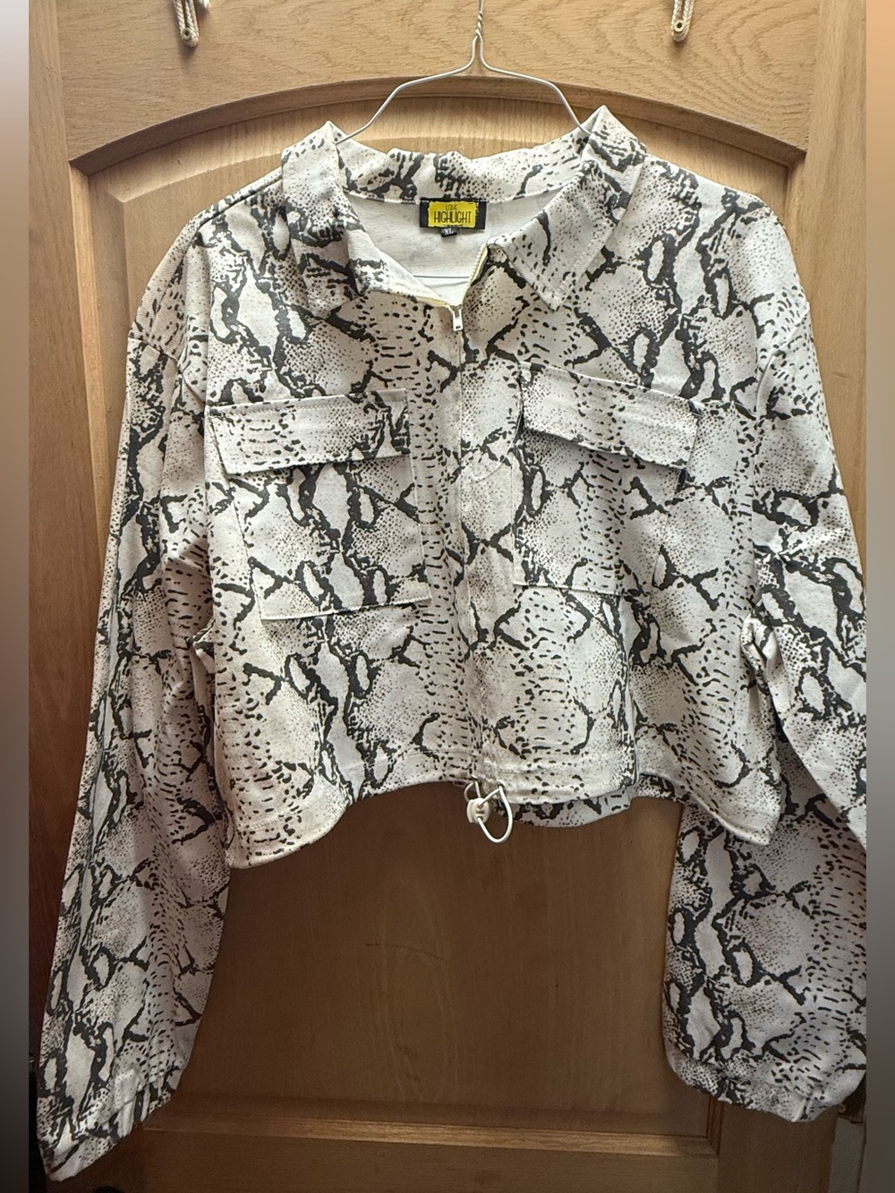 NWOT 🔥Snake Print Denim Cropped zip-Up Jacket - Black & Cream